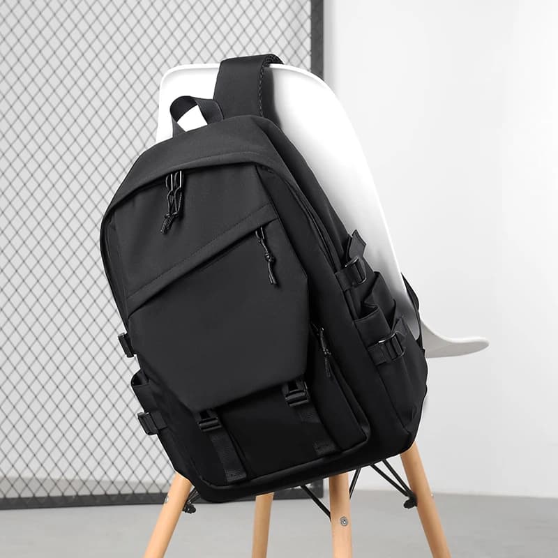 Men's fashionable solid color backpack-lightweight and durable, suitable for sports,travel,and commuting,with laptop compartment