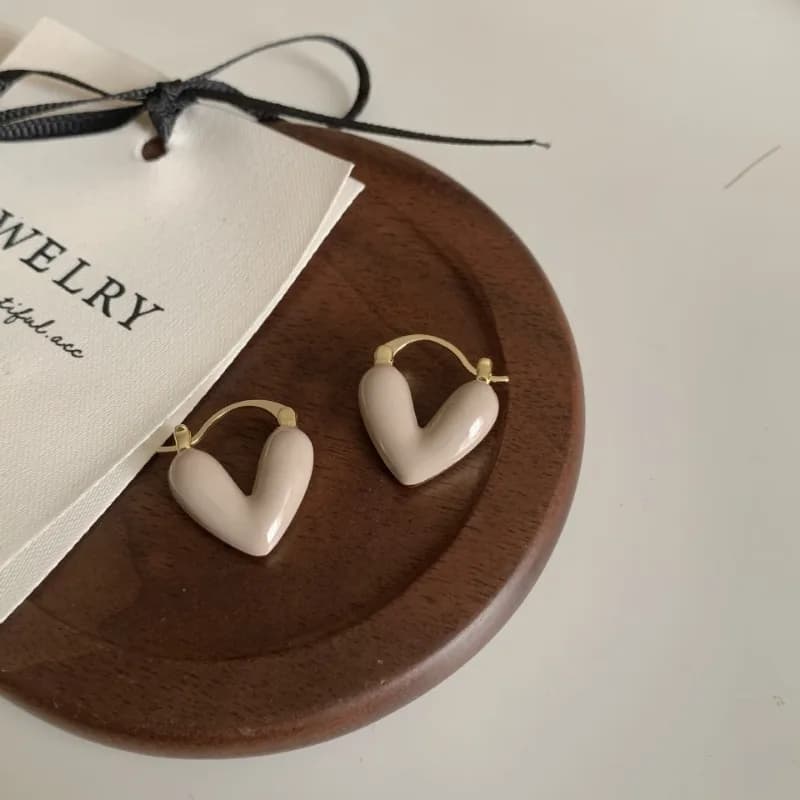 2025 Trendy Heart Stud Earrings For Women Korean Elegant Light Luxury Love Dangle Earring Fashion Simple Drop Jewelry Girls Gift