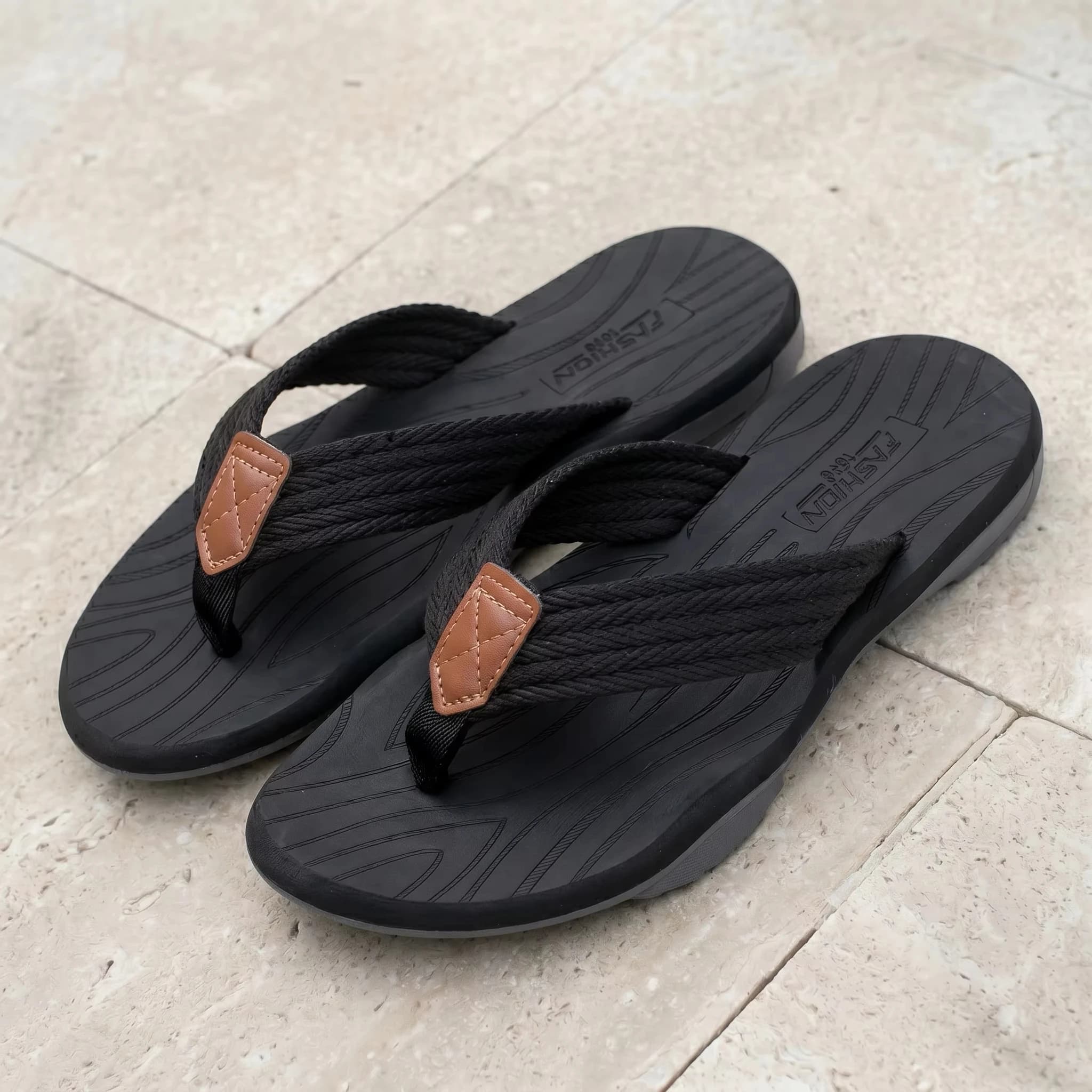 Men's beach flip flops, comfortable beach sandals, summer non slip and durable indoor and outdoor casual shoes